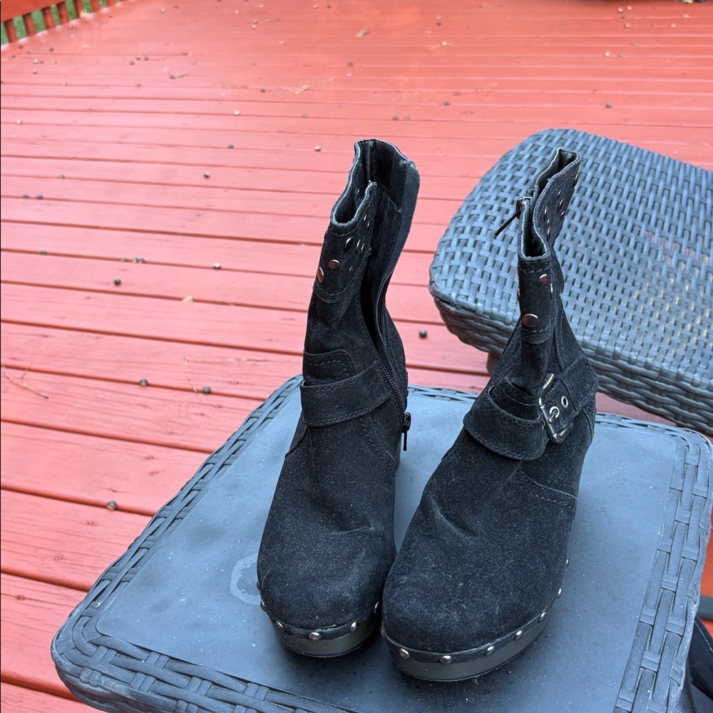 Women's Black Heeled Boots - Picture 2 of 5